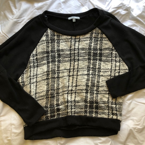 Black & White Charlotte Russe Sweater - Picture 2 of 3